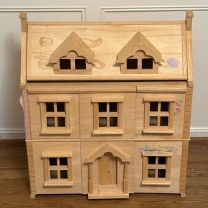 Victorian Wooden Dollhouse
